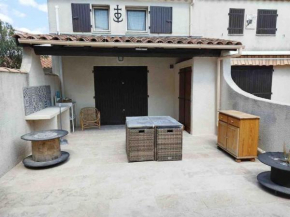 Maison climatisée avec piscine, terrasse et place de parking privative
